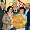Bei der feierlichen Übergabe der Ehrenschützenscheibe freuten sich (von links) Georg Seiffert, Evi Repp-Poppe, Rolf Schwab, Inge Ullrich und Edgar Korb.