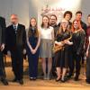 Glückliche Gesichter nach einem gelungenen Konzert als Generalprobe auf die Abitur-Prüfungen in Musik. Im Kloster Wechterswinkel bedankten sich (von links) Musiklehrer Urs John, Schulleiter Robert Jäger und Musiklehrer Heinz Pallor bei Paula Zeeb, Johanna Keil, Andreas Hiby, Sarah Beck, Peter Diestel, Antonia Schmitt, Nils Simon, Nico Benkert und Elisabeth Kritzer.
