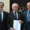 Ehrung (von links): Klaus-Peter Mungenast, Herbert Münkel, Alois Schreck. Ehrung (von links): Klaus-Peter Mungenast, Herbert Münkel, Alois Schreck.
