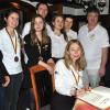 Eintrag ins Goldene Buch der Stadt Bad Königshofen: Unser Bild zeigt das Team des deutschen Schach-Meisters (von links) Tatjana Melamed, Jana Schneider, Alexandra Obolentseva, Maximilian Müller, Julia Gromova, Anastasia Savina und Jürgen Müller sowie (sitzend) Irina Zakurjaeva mit Bürgermeister Thomas Helbling.