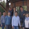 Wurden gewählt (vordere Reihe, von links): Daniel Full (Kassier), Sebastian Koch (stellvertretender Vorsitzender), Benedikt May (Vorsitzender), Stefan Gerhard (Beisitzer), Margarete Pfister (Schriftführer); Hintere Reihe (von links): Christian Müller (Beisitzer), Weinprinzessin Lena Müller und Heribert Schmitt (Beisitzer).
