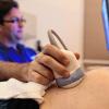 Kein Arzt, keine Sprechstunde: Die Frauenarztpraxis in Mellrichstadt ist derzeit geschlossen. Das MVZ sucht intensiv nach einem Gynäkologen, um die Versorgungslücke zu schließen. Schwangere Patientinnen aus Mellrichstadt werden nun bis zur Geburt in Bad Neustadt betreut.