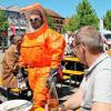 Mitglieder des Fachdienstes CBRN(E) liefen mit orangefarbenen Schutzanzügen herum und informierten die Besucher über ihre Arbeit.