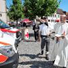 Domvikar Thomas Drexler (rechts) und Pfarrer Gerhard Barfuß (hinten links) segneten die beiden neuen Einsatzfahrzeuge: den Gerätewagen CBRN(E) und die Mobile Sanitätswache. Domvikar Thomas Drexler (rechts) und Pfarrer Gerhard Barfuß (hinten links) segneten die beiden neuen Einsatzfahrzeuge: den Gerätewagen CBRN(E) und die Mobile Sanitätswache.