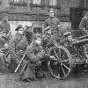 Mit Geschütz vor der Würzburger Residenz: eine Aufnahme aus dem April 1919. Mit Geschütz vor der Würzburger Residenz: eine Aufnahme aus dem April 1919.