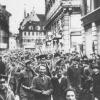 Da war die Räterevolution in Würzburg schon wieder vorbei: Nach der Einnahme der Residenz marschieren die Truppen am 9. April 1919 durch die Stadt in die Neunerkaserne. Da war die Räterevolution in Würzburg schon wieder vorbei: Nach der Einnahme der Residenz marschieren die Truppen am 9. April 1919 durch die Stadt in die Neunerkaserne.