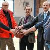 Trainer Doug Spradley, der Leiter des Würzburger Sportamtes Jens Röder, Schul- Sport- und Kulturreferent Muchtar Al Ghusain, stellvertretender Vorsitzender der Würzburg Baskets Akademie Harald Borst und Baskets-Bauleiter Wolfgang Courte (von links) beim Rundgang durch das neu gestaltete Trainingszentrum.