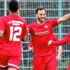 Da kommt Freude auf: Eben hat Adam Jabiri (Zweiter von rechts) das 4:0 geschossen, mit ihm freuen sich die Kickers-Mitspieler (von links) Sebastian Fries, James Joseph Hammond und Christian Demirtas.