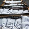 Notfallreserve: Beim THW Haßfurt lagern 3000 Sandsäcke. Im Ernstfall werden diese von Lastwagen an Einsatzstellen gebracht. Notfallreserve: Beim THW Haßfurt lagern 3000 Sandsäcke. Im Ernstfall werden diese von Lastwagen an Einsatzstellen gebracht.
