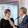 Rotarier-Präsident Burckhard Bräuer (rechts) übergab das Amt an Doris Führer aus Himmelstadt (links).
