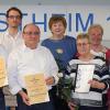Die für 40 und 25 Jahre Vereinstreue Ausgezeichneten sowie die verdienten langjährigen Vorstandsmitglieder präsentieren sich auf diesem Bild gemeinsam mit dem Vorsitzenden Karl-Heinz Scheuring, seinem Stellvertreter Hubert Schramm und der stellvertretenden Vorsitzenden des BLSV, Bettina Surkamp.