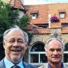Macher der Akademie Frankenwarte: Direktor Karl-Heinz Spiegel (rechts) und Walter Kolbow, Vorsitzender des Vereins „Gesellschaft für politische Bildung“.