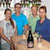 Am 12. August schließen Barbara und Gerald Schneider ihre Verkaufsräume „Schneider Weinkonzepte“ in der Karlstadter Hauptstraße. Im Bild (von links) die künftigen Betreiber Kathrin Herrig und Norbert Weißenberger sowie Gerald Schneider und Barbara Ackermann-Schneider.