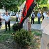 Am Gedenkstein am Alten Friedhof gedachten die Landsmannschaften ihrer bei Flucht und Vertreibung ums Leben gekommenen Verwandten und Freunde.