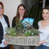 Maria Hoßmann, Dorothea Heiser und Silke Behl zeigten, wie ein Blumenkasten bienenfreundlich gestaltet werden kann und warben für die Anlage von Blühfläche in Städten und Gemeinden.