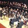 Gemeinsam traten in der Realschule das Akkordeonorchester des städtischen Musikinstituts und die Katholische Kantorei auf die Bühne. Gemeinsam traten in der Realschule das Akkordeonorchester des städtischen Musikinstituts und die Katholische Kantorei auf die Bühne.