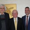 Horst Valentin (Mitte) feierte in Neubrunn seinen 80. Geburtstag. Zu den Gratulanten gehörten auch Pfarrer Don Stefan (links) und Bürgermeister Heiko Menig.