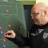 Heckt schon mal die Taktik für das anstehende Derby aus: Grettstadts Trainer Stefan Panhans.