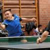 (Hops)Erfolgreich starteten die Tischtennis-Männer der TG Heidingsfeld in die 1. Bezirksliga. Im ersten Saisonspiel bezwang die TG im Duell der Aufsteiger den SC Heuchelhof klar mit 9:4. Letzte Saison spielten beide Vereine noch in der 2. Bezirksliga Ost, Heuchelhof gewann den Titel, Vizemeister Heidingsfeld schaffte den Sprung nach oben in der Relegation. Unser Bild zeigt den Heidingsfelder Alexander Alsheimer (links), der drei Punkte zum TG-Sieg beisteuerte: Im Doppel gewann er mit Leonard Schenk gegen die Heuchelhöfer Tobias Volk und Peter Koch, im Doppel behauptete er sich gegen Volk und Daniel Dietz.
