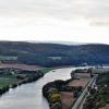 Dieser weitläufige Blick auf das Maintal bietet sich flussabwärts vom Edelweiß aus.