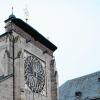 Vor der Klosterkirche ist das alte Pflaster schon entfernt.