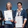 (mey)   An 83 Meisterinnen und Meister der Hauswirtschaft hat Hubert Bittlmayer (rechts), Amtschef des Bayerischen Ernährungsministeriums, in Ansbach die Meisterbriefe überreicht. Die besten 32 Absolventen des Freistaates wurden laut Presseschreiben des Ministeriums zudem mit dem Meisterpreis ausgezeichnet. „Sie sind die Elite der beruflichen Bildung in der Hauswirtschaft,“ sagte Bittlmayer laut Mitteilung. Hauswirtschaftliche Dienstleistungen würden für die Gesellschaft immer wichtiger, in Kindergärten seien sie ebenso wichtig wie in Senioren- und Pflegeheimen, Kranken- oder Tagungshäusern. Meister aus dem Landkreis Kitzingen sind (von links) Monika Weidt (Kitzingen-Hohenfeld), Elfriede Bold (Marktbreit) und Sabine Rodamer (Geiselwind). Elfriede Bold erhielt zudem als Prüfungsbeste mit der Note 1,24 die Hans-Eisenmann-Medaille des Verbandes Landwirtschaftlicher Meister und Ausbilder, so das Amt für Ernährung, Landwirtschaft und Forsten Kitzingen.