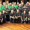 Fit sein ist Herzenssache – so das Motto der Ebelsbacher Herzsportgruppe(n) mit ihren derzeit über 60 Teilnehmern. Leiterin Sonja Förtsch (knieend vorne rechts) hat die Leitung vor fünf Jahren übernommen. Christa Roth (vorne links) ist seit Anfang an dabei.