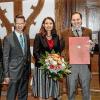 Neunte Kronauer-Preis-Verleihung in der Rathausdiele: im Bild (von links): Laudator Prof. Dr. Horst Möller, Oberbürgermeister Sebastian Remelé, Nesrin McMeekin, Preisträger Prof. Sean McMeekin und Erich  Kronauer.