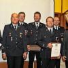Staatliche Ehrenzeichen wurden an Aktive der Feuerwehr Unterleinach verliehen (von links): Vorsitzender Klaus Künzig, Kreisbrandemeister Johannes Sieber, Herbert Fuchs, Josef Hart, Udo Franz, Ehrenkommandant Adalbert Franz, Marco Franz, Egbert Härth, stellvertretender Bürgermeister Erhard Franz, Kreisbrandinspektor Winfried Weidner, stellvertretende Landrätin Christine Haupt-Kreutzer, Kreisbrandrat Michael Reitzenstein und Kommandant Ewald Merkle.