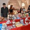 Zahlreiche Aussteller boten beim Kunsthandwerkermarkt im Zeilitzheimer Barockschloss ihre Ware an. Es gab nahezu alles, was die Kunst und das Handwerk zu bieten haben. Auch kulinarische Köstlichkeiten und Wein gab es zu genießen.