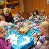 (rt)   Auch in diesem Jahr haben Kinder und Erzieherinnen des Kindergarten Friedenskirche aus dem Kitzinger Stadtteil Siedlung die Spenden-Aktion Sternstunden unterstützt. Es wurden Sterne gestaltet, die nach Nürnberg geschickt wurden, wo sie auf dem Christkindlesmarkt versteigert oder an die Helfer verschenkt werden, so die Mitteilung des Kindergartens an die Presse.
