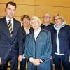 Bürgermeister Markus Schenk (links) dankte bei der Bürgerversammlung in Eibelstadt verdienten Bürgern für ihr Engagement (von links) Anneliese Knopp, Traute Schroeder-Kurth sowie Max und Irmgard Geißler.