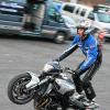 Der Motorrad-Akrobat Horst Hoffmann, hier bei seinem Auftritt im Jahr 2016, ist eine Attraktion der Wheelies-Motorradmesse.