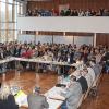 Das Interesse war riesengroß: Rund 200 Besucher kamen zur außerordentlichen Stadtratsitzung in die Arnsteiner Stadthalle.