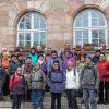 (svk)   Zu einer zwölf Kilometer langen Stadtwanderung durch Nürnberg unter der Führung von Hanne Brandmann haben sich 31 Teilnehmer der Naturfreunde Kitzingen diesmal aufgemacht: Los ging es am Dokumentationszentrum Reichsparteitagsgelände und anschließend unter anderem zur Gefallenen-Ehrenhalle, dem Kultur- und Kongresszentrum Meistersinghalle und zur Wöhrder Wiese im Pegnitztal. Auch standen die Besichtigung der gotischen Frauenkirche und der Besuch des alten Rathauses auf dem Programm, schreibt Schriftführerin Thea Wolf in einer Mitteilung. In der Lederer Kulturbrauerei legten die Wanderer schließlich eine Pause ein, bevor die Strecke über den Justizpalast und durch das Herz des Stadtteils Gostenhof zurück zum Bahnhof führte.