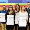Erfolgreich: (v. li.): HWK-Hauptgeschäftsführer Rolf Lauer, Silberschmied Lucas Reuther, Modistin Sandra Ullmann (beide 1. Bundessieger Leistungswettbewerb), Goldschmiedin Ayla-Maria Eschbach (3. Bundessiegerin „Die gute Form“), Fachverkäuferin Erika Alberti (1. Bundessiegerin Leistungswettbewerb), Mechaniker für Land- und Baumaschinentechnik Christian Hilpert (Vize-Europameister) und HWK-Präsident Walter Heußlein.
