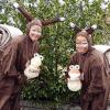 Schnecken checken Hecken: Die Wengertsschneckli Hildegard und Irmgard, alias Katharina und Julia.