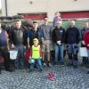 (mm)   Unter der Leitung der Siegendorfer Feuerwehr fand am Samstag die Flursäuberung in der Umgebung des Dorfes statt. An der Aktion beteiligten sich viele Ortsbewohner. Bei der anschließenden Brotzeit, die die Feuerwehr für die Helfer sponserte, konnten die Teilnehmer den Nachmittag in gemütlicher Runde im Gemeindehaus ausklingen lassen. Der eingesammelte Abfall bestand großteils aus Plastikplanen, Reifen und Plastikmüll. Eine Kuriosität war der Fund eines Paars hochhakiger pinkfarbener Damenschuhe. Der von den Siegendorfern eingesammelte Unrat wird nun von der Gemeinde Oberschwarzach sachgerecht entsorgt. Gut gelaunte Siegendorfer nach getaner Arbeit (von links): Armin Thomas, Mathias Köhler, Kommandant Helmut Köhler, Max Lechner, Roman Zehner, Mia Zehner, Markus Köhler, Ulrich Kniewasser, Friedrich Appold und Monika Lechner. Es fehlen Sebastian Zehner, Katharine Thomas, Irma Zinn und Manfred Hillenbrand.