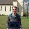 Bestes Teamwork: Vikar Florian Krammer und zwei engagierte Teamworker haben es geschafft: Die Homepage der evangelischen Kirchengemeinde Mellrichstadt ist eingerichtet.