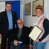 Amtswechsel: Bürgermeister Wolfgang Lampe (links) übergab das Amt des städtsichen Behindertenbeauftragen von Ingolf Bänecke-Jakobshagen an Nathalie Mehlan.
