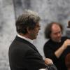 Maler Peter Casagrande äußerte sich spontan über die Wechselwirkung von Klang- und Farbräumen. Im Hintergrund: der Komponist und Cellospieler Gerald Eckert.