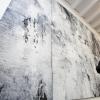 Fast schon ehrfürchtig: Peter Casagrande vor seinem großen Format in der Kunsthalle.