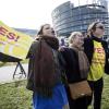 Bis zuletzt versuchten Demonstranten vor dem EU-Parlament in Straßburg die Abstimmung in ihrem Sinne zu beeinflussen. 