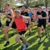 Und los geht's: Start der 99 Sportlerinnen und Sportler zum Hauptlauf über 9,6 Kilometer.