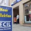 Die neue Kollektion gibt es noch – danach aber keine mehr: Antje Neufang, Geschäftsführerin des Cecil Stores, muss das Geschäft gesundheitsbedingt schließen.