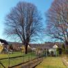 Idyllischer Aufenthaltsort für den Nachwuchs: Inmitten der Gartenanlagen befindet sich der eigene Spielplatz der seit nunmehr 100 Jahren bestehenden Gemeinnützigen Baugenossenschaft. Idyllischer Aufenthaltsort für den Nachwuchs: Inmitten der Gartenanlagen befindet sich der eigene Spielplatz der seit nunmehr 100 Jahren bestehenden Gemeinnützigen Baugenossenschaft.