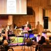Im Abteigebäude in Maria Bildhausen war am Samstagabend die Kirchenband "Jericho" bei einem Benefizkonzert zu Gast. Sie begeisterte durch die Bandbreite ihrer Lieder, aber auch mit den damit verbundenen Gedanken.