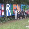 Graffiti-Kunst Entdecken war im Jugendzentrum Lohr angesagt. Die zwölf bis 16-Jährigen fuhren mit dem Linienbus nach Lohr. Aus Pappkarton durften sie große Leinwände besprühen. Mathilde Lembach führte die Jugendlichen in die Materie ein. Mit Elan und etwas Vorsicht begannen alle mit dem Schriftzug „FAIRENSPASS 2017“. Nach etwa drei Stunden war das Kunstwerk vollendet.