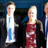 Freisprechungsfeier bei der Raiffeisenbank: (von links) Brigitte Köhler (Betriebsratsvorsitzende), Louis Nun, Anna Leppig, Michael Zeuch (Vorstandsvorsitzender) und Susanne Roth (Personalabteilung).