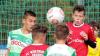 Vollversammlung vor dem Kickers-Tor: Die Würzburger Lukas Dill (rechts) und Benjamin Desic (Nr. 8) versuchen, die Greuther Fürther Luka Bagaric (links) und Frederik Ruß (Nr. 9) vom Kasten fernzuhalten.